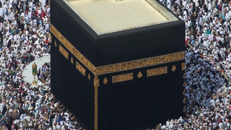 রমজানে মক্কাবাসীদের ‘কাবায় না যাওয়ার আহ্বান’ সৌদির