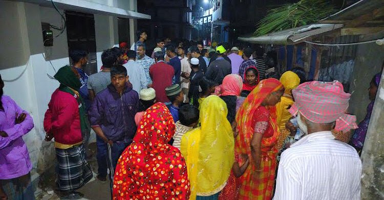 পটুয়াখালীতে স্বামীকে হত্যা করে থানায় আত্মসমর্পণ করলেন স্ত্রী
