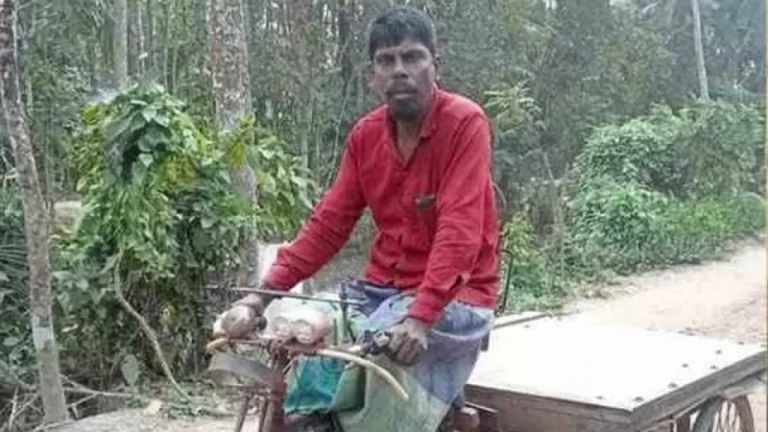 বিএ পাস করলেন ভ্যান চালক পিরোজপুরের হায়দার আলী