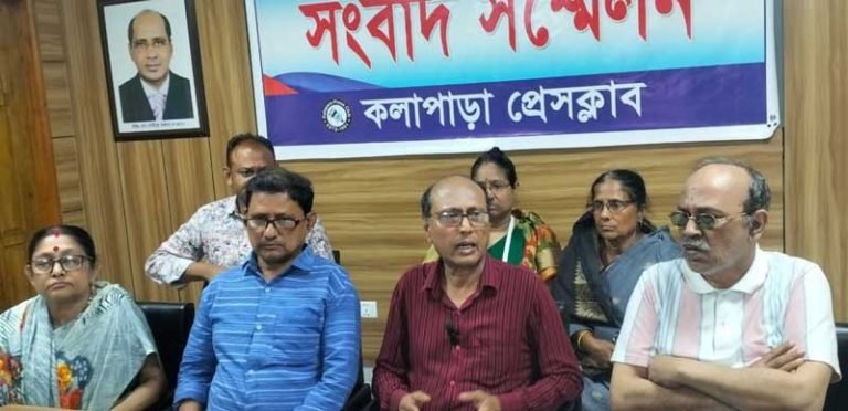 জমি দখলের প্রতিবাদে সংবাদ সম্মেলন