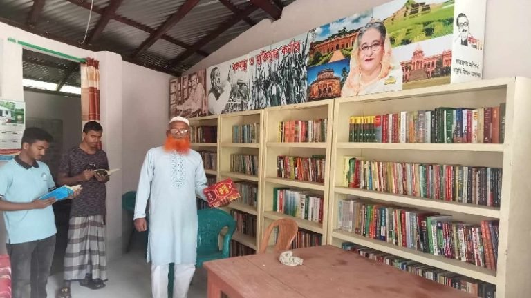 ঝালকাঠিতে বীর মুক্তিযোদ্ধার গ্রন্থাগারে স্বাধীনতার ইতিহাস