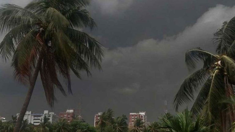 ১৬ জেলায় ঝড় ও বজ্রবৃষ্টির পূর্বাভাস