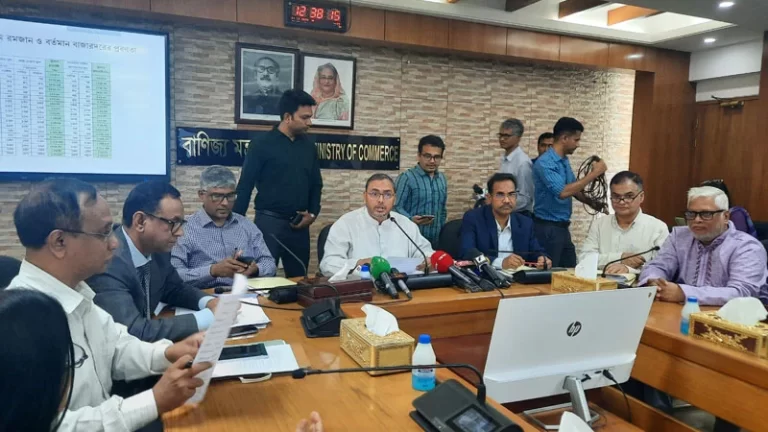 রাতেই আসছে ভারতের পেঁয়াজ, ৪০ টাকা কেজিতে বিক্রি করবে টিসিবি: বাণিজ্য প্রতিমন্ত্রী