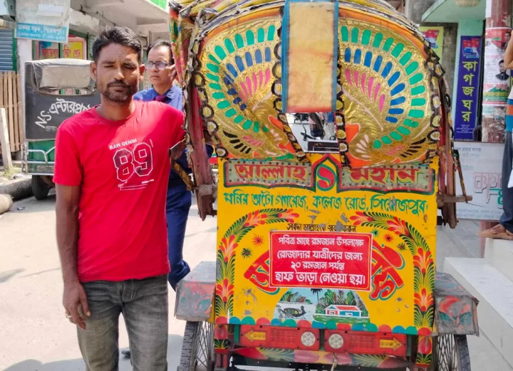রোজাদারদের কাছে অর্ধেক ভাড়া নেন পিরোজপুরে রিকশাচালক ইউসুফ
