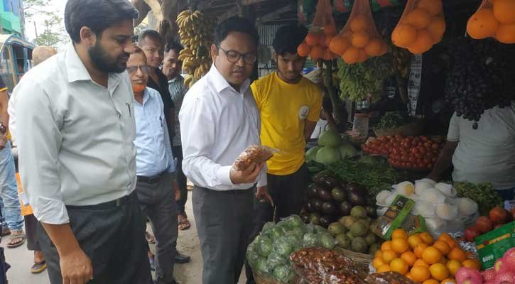 বরিশালে পাঁচ ব্যবসায়ীকে জরিমানা