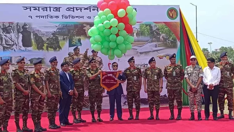 বরিশালে শেখ হাসিনা সেনানিবাসে চলছে সমরাস্ত্র প্রদর্শনী