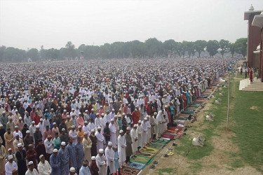 দিনাজপুরে অনুষ্ঠিত হলো দেশের সর্ববৃহৎ ঈদ জামাত
