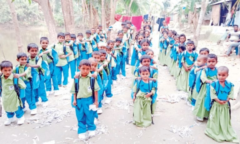 শিশুদের কলরবে মুখরিত পুরো চর