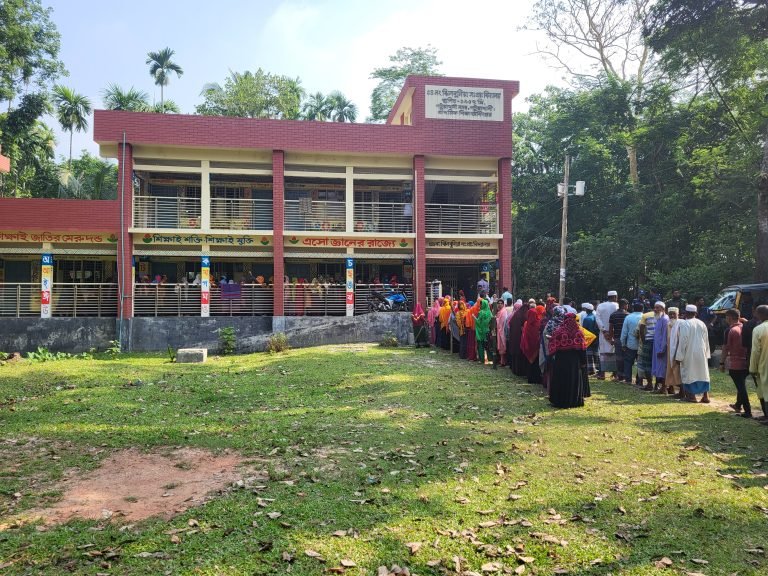 পটুয়াখালী সদর উপজেলার দুইটি ইউনিয়নে সকাল ৮ টা থেকে ভোট গ্রহণ শুরু