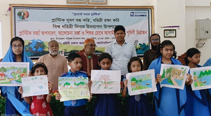 বরগুনায় শিশুদের তুলিতে সবুজ পৃথিবী