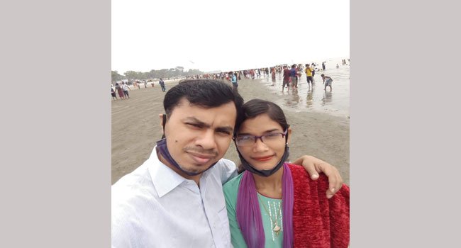 গলাচিপায় স্ত্রীর স্বীকৃতি দাবিতে এক তরুণীর অনশন