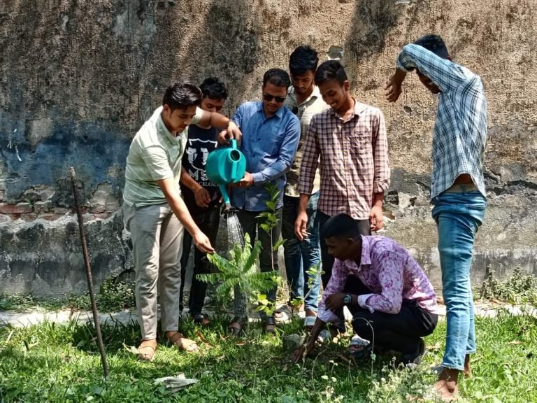 তাপদাহ থেকে বাঁচতে বেতাগীতে ছাত্রলীগের বৃক্ষরোপণ কর্মসূচি