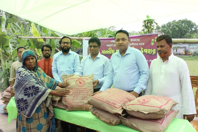 প্রধানমন্ত্রীর ঈদ উপহার পেলেন বরিশালে আশ্রয়ণ প্রকল্পের বাসিন্দারা
