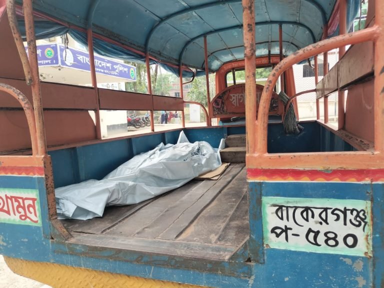 বরিশালে হাসপাতাল থেকে গৃহবধূর লাশ রেখে পলাতক স্বামী!