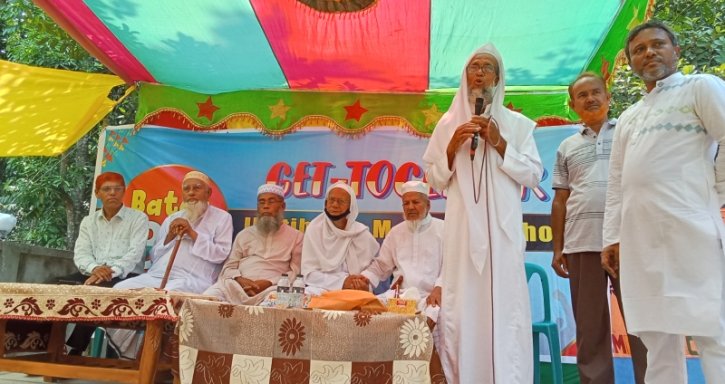 মির্জাগঞ্জে ৯ প্রাক্তন শিক্ষককে সম্মাননা প্রদান