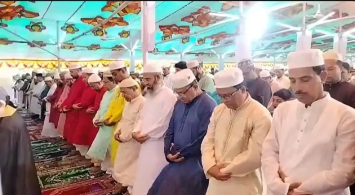 পটুয়াখালীতে ঈদের জামায়াত অনুষ্ঠিত