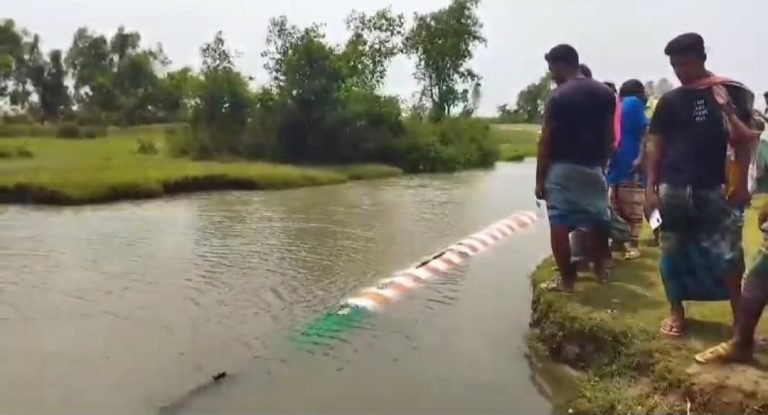 পটুয়াখালীতে ভেসে এসেছে টর্পেডো সাদৃশ্য বস্তু