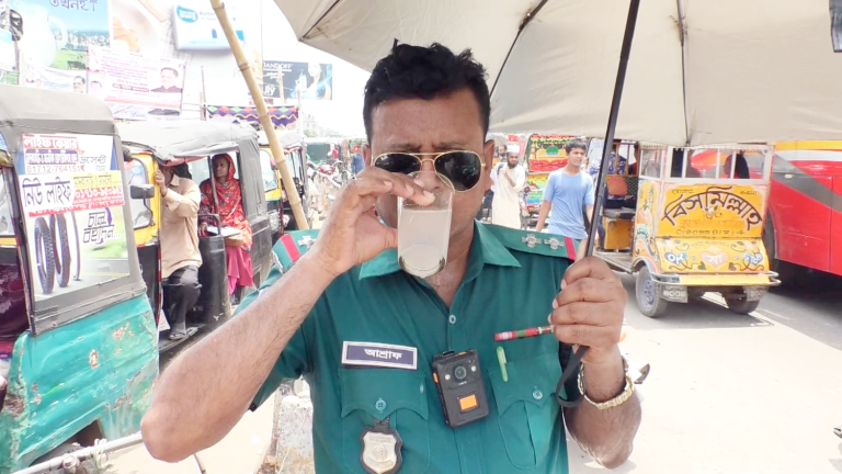 বরিশালে তীব্র গরমে অতিষ্ঠ জনজীবন