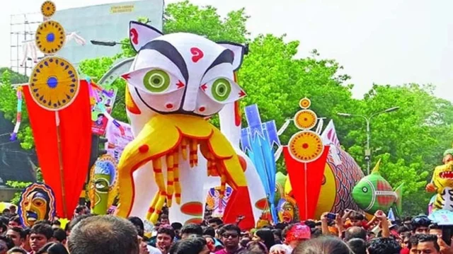 শোভাযাত্রা পেছালো ১৫ মিনিট