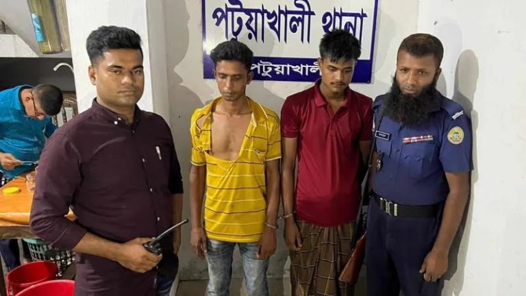 পটুয়াখালীতে ট্রাকচাপায় রিকশাচালক নিহত, আটক চালক-হেলপার