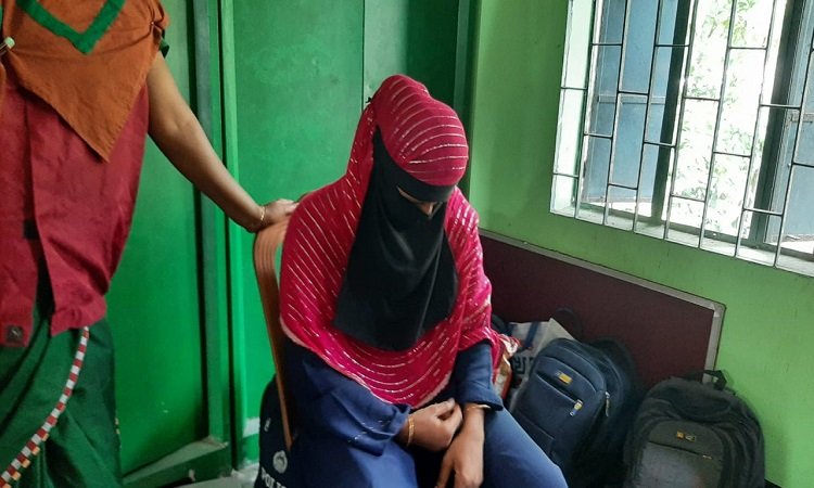 মুখ ঢেকে জাল ভোট দিতে গিয়ে ছয় মাসের কারাদণ্ড