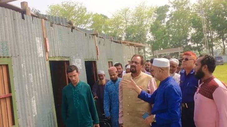 ঝড়ে বিধ্বস্ত কলেজ পরিদর্শন করলেন এমপি রুহুল আমিন হাওলাদার