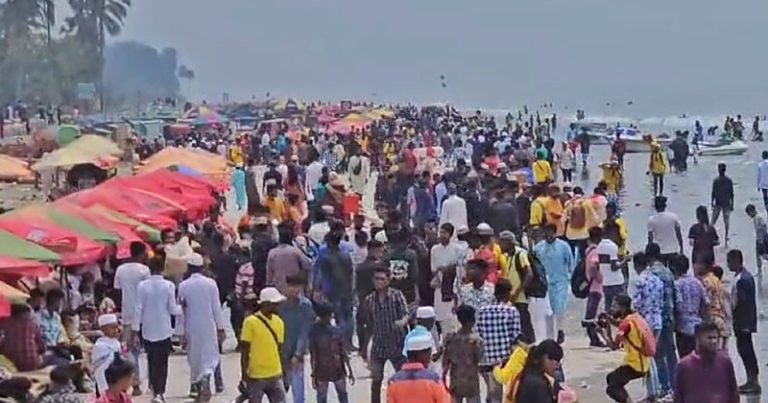 ঈদুল ফিতর উপলক্ষে কুয়াকাটায় পর্যটকদের মিলন মেলা