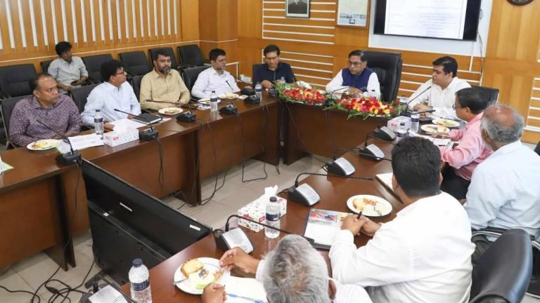 চাহিদা অনুযায়ী বিদ্যুৎ সরবরাহ করতে সরকার বদ্ধপরিকর
