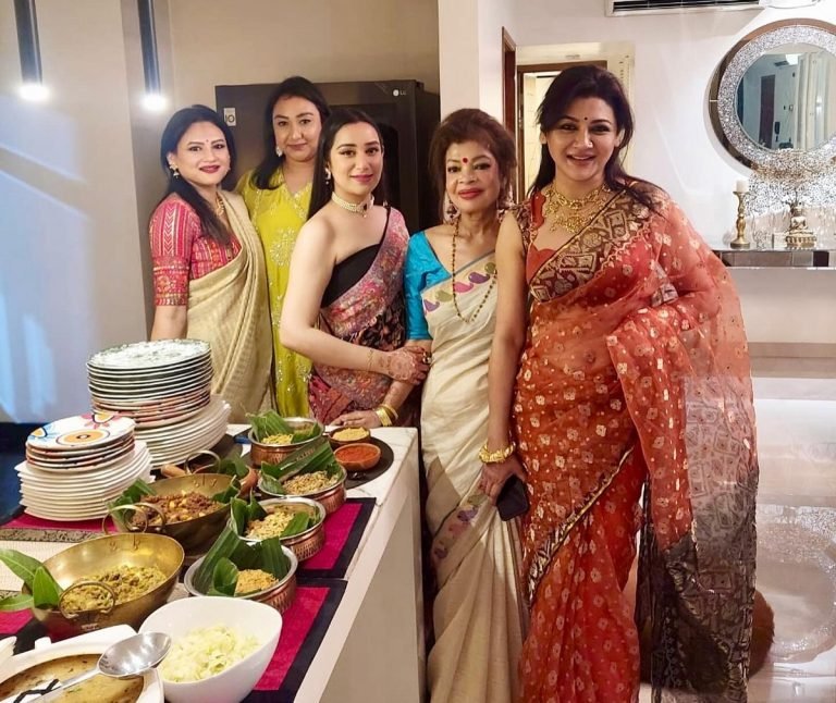 শাড়ি কোমরে গুঁজে নিজ হাতে পান্তা-ভর্তার আয়োজন করলেন জয়া