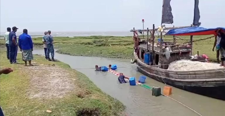 খালে পাওয়া ‘টর্পেডো’ উদ্ধার করল নৌবাহিনী