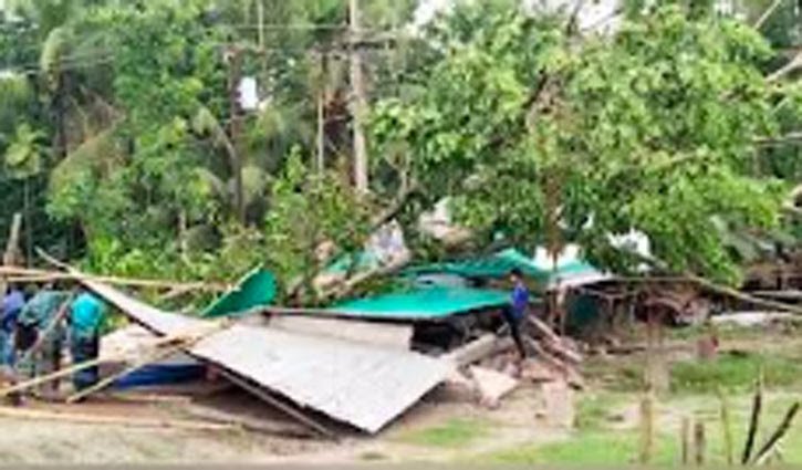 বাউফলে কালবৈশাখী ঝড়ে অর্ধশতাধিক ঘরবাড়ি বিধ্বস্ত, ২ জনের মৃত্যু