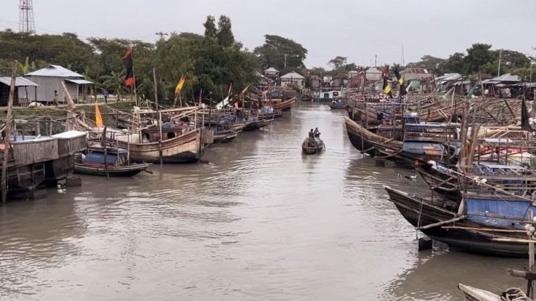 ঈদের আনন্দ নেই পটুয়াখারীর জেলে পল্লীতে