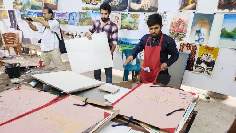 নববর্ষ বরণে চলছে শেষ মুহূর্তের প্রস্তুতি