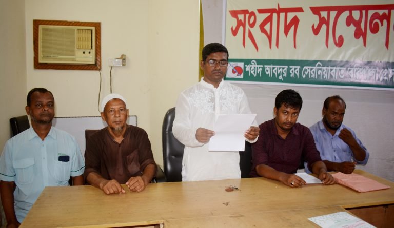 ব্যবসা প্রতিষ্ঠান পুড়িয়ে-গুড়িয়ে দেওয়ার হুমকি সংবাদ সম্মেলনে অভিযোগ