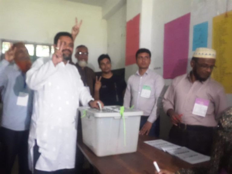 বরিশালে অবাধ সুষ্ঠ নিরপেক্ষভাবে ভোট গ্রহন অনুষ্ঠিত হচ্ছে