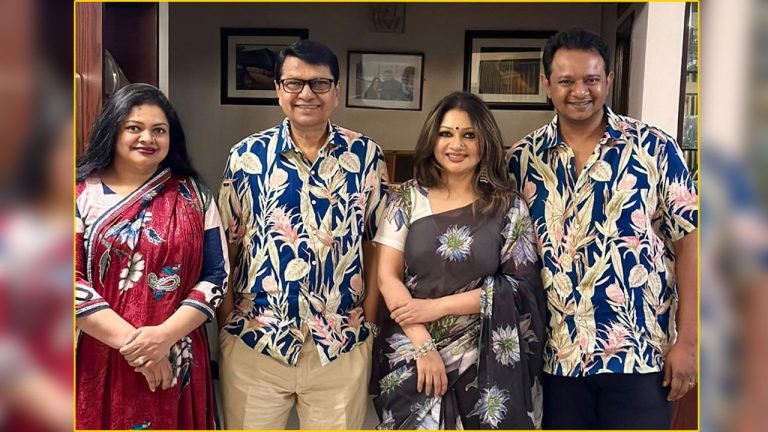 একফ্রেমে চিত্রনায়ক আলমগীর ও তার তিন সন্তান