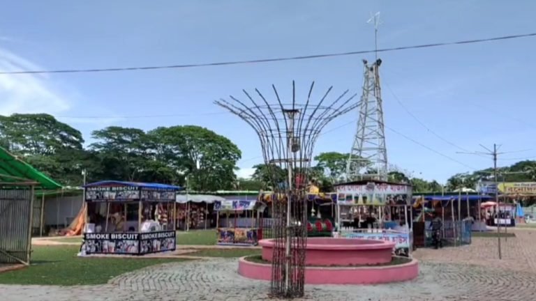 কলাপাড়ায শুরু হয়েছে মাসব্যাপী তাঁত শিল্প মেলা