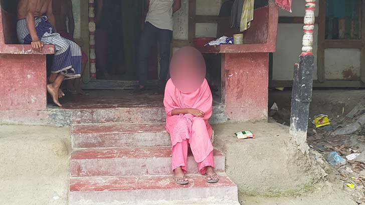 গর্ভে থাকা ভ্রূণ নষ্ট, স্ত্রীর স্বীকৃতি পেতে প্রেমিকের বাড়িতে তরুণীর অনশন