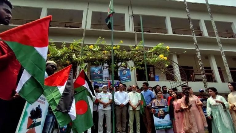 স্বাধীন ফিলিস্তিন রাষ্ট্র প্রতিষ্ঠার দাবিতে পটুয়াখালীতে পতাকা উত্তোলন