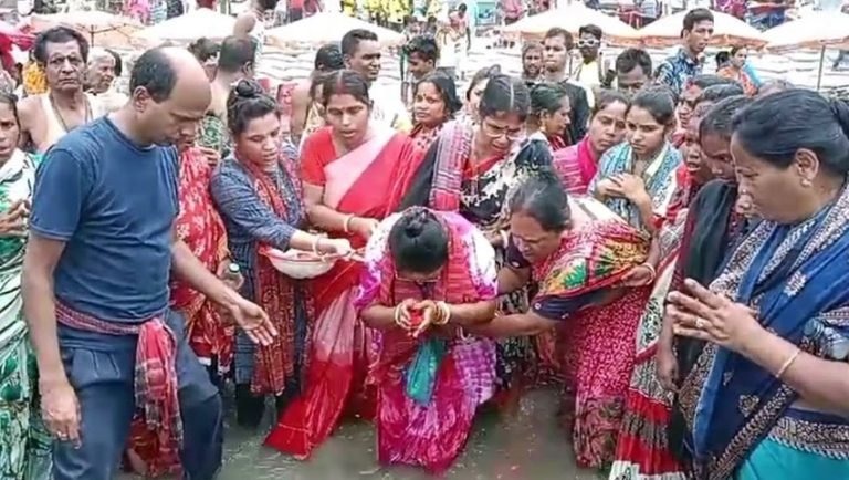 পুণ্য তিথি অক্ষয় তৃতীয়া উপলক্ষে কুয়াকাটায় গঙ্গাস্নান অনুষ্ঠিত