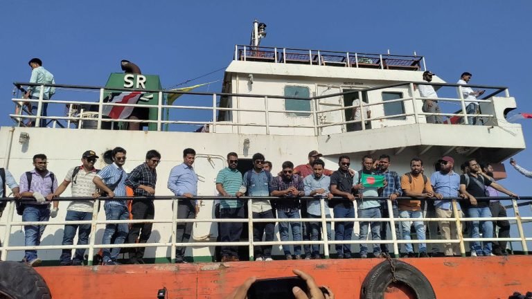 জিম্মিদশা থেকে মুক্তির একমাস পর স্বজনদের কাছে সেই নাবিকরা