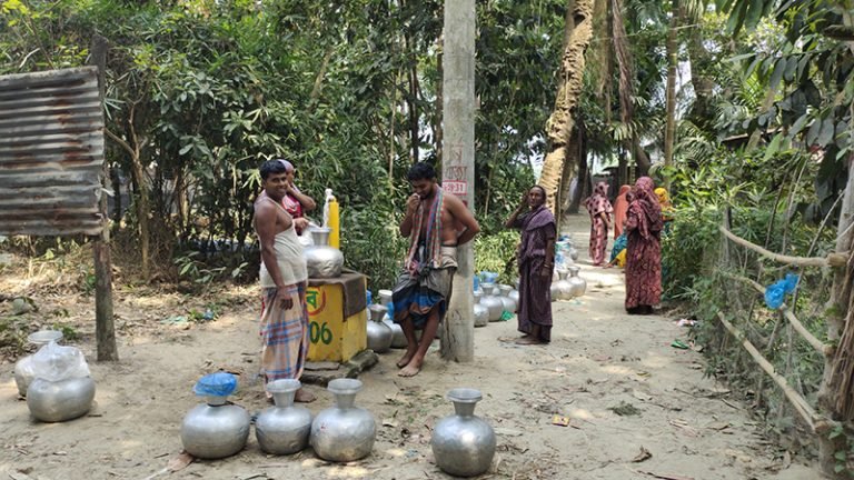 বরগুনায় সুপেয় পানির সংকট, বিপাকে তিন লাখ মানুষ
