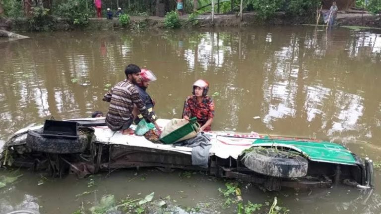 বরগুনায় ছেলের মরদেহ নিয়ে যাওয়ার পথে দুর্ঘটনায় প্রাণ গেল মায়েরও