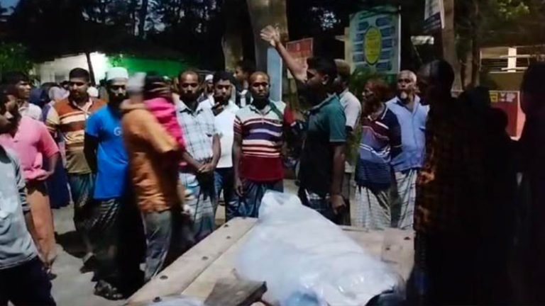 আলমারি খুলতেই সাপের ছোবল, হাসপাতালে নেয়ার আগেই মৃত্যু