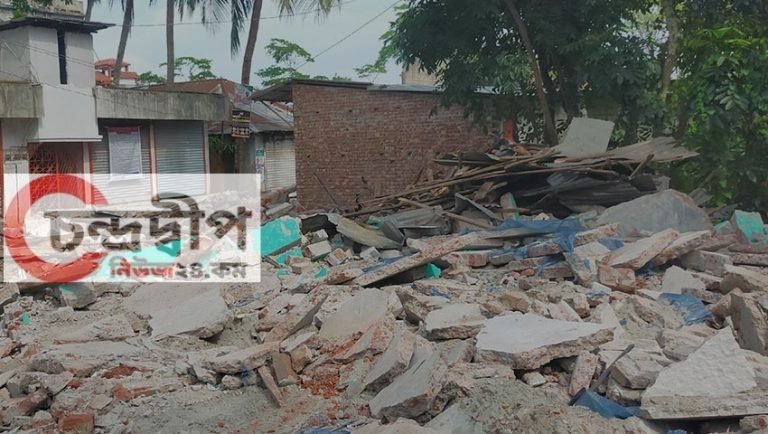 বাউফলে খাল দখলমুক্ত না করেই ফিরে গেলেন ম্যাজিস্ট্রেট