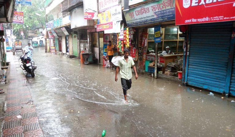 বরিশালে দেখা দিল আষাঢ়ে প্রথম স্বস্তির বৃষ্টি