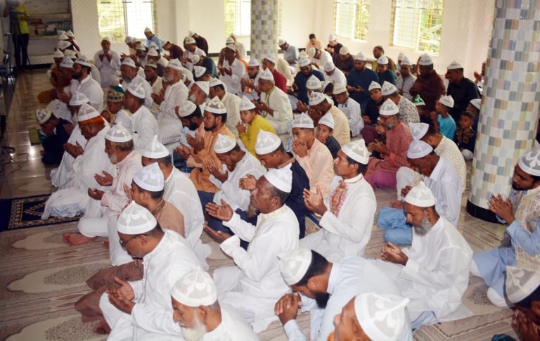 বরিশালে ৫ হাজার পরিবার সৌ‌দি আর‌বের সঙ্গে মিল রেখে অগ্রিম ঈদ