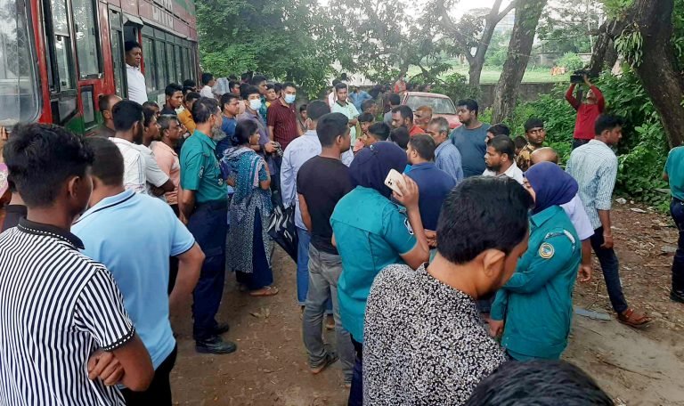 বরিশালে পুকুর থেকে অজ্ঞাত নারীর মরদেহ উদ্ধার