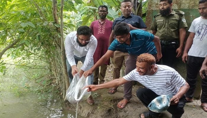 উজিরপুরে অবৈধ জাল ব্যবহারে ইউএনওর হুঁশিয়ারি