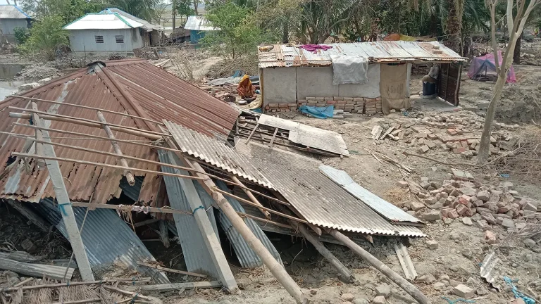 রিমালে ঈদ আনন্দ ভেসে গেছে উপকূলবাসীর